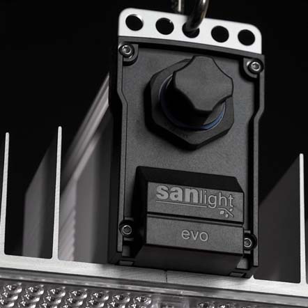 Sanlight Evo Serie Schalter Aufhängung Hightech im Growraum. Sanlight evo Serie